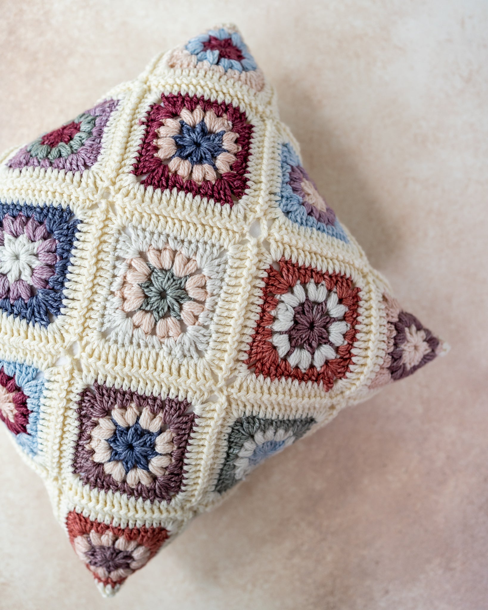 astrid pillow – Sewrella Yarn
